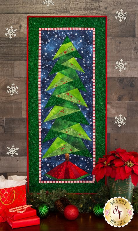 Christmas Tree Quilt Block Patterns Free, Free Quilted Tree Skirt Pattern, Christmas Tree Quilt Wall Hanging Free Pattern, Christmas Table Runner Quilts, Christmas Tree Wall Hanging Free Pattern, Paper Piecing Christmas Patterns, Grinch Quilt Ideas, Christmas Tree Quilt Patterns Free, Mini Quilts Patterns Free Wall Hangings