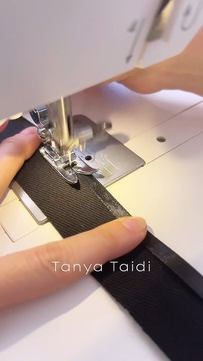 I promised you a new tutorial on belt loop finishing, so here it is #sew... Belt Loops Diy, Diy Belts, Sewing Lessons, I Promise You, Sewing Tutorials, I Promise, Sewing