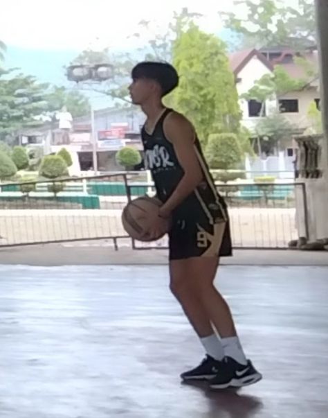 Basketball Aesthetic Boy, Basketball Player Boyfriend, Tall Boyfriend Short Girlfriend, 1000 Peso Bill Philippines, Basketball Boyfriend, Short Girlfriend, Filipino Guys, Pranks Pictures, Tall Boyfriend