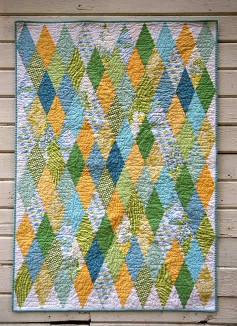 Diamond Quilts, Quilt Board, Quilt Tips, Quilt Modernen, Toddler Quilt, Quilt Tutorial, Pretty Quilt, Quilt Projects, Triangle Quilt