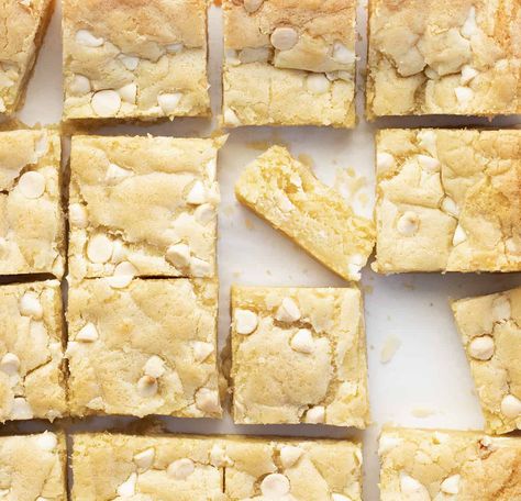 White Chocolate Blondies Dessert Blondies, White Chocolate Brownies Recipe, Butter Cake Bars, Healthy Food Recipe, White Chocolate Desserts, Oatmeal Chocolate Chip Bars, White Brownies, Chocolate Blondies, Baked Food