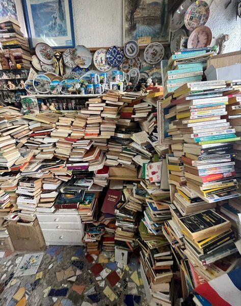 Messy Books, Lots Of Books, Flag Game, Bookstore Cafe, Library Aesthetic, Pile Of Books, Book Room, Messy Room, Personal Library