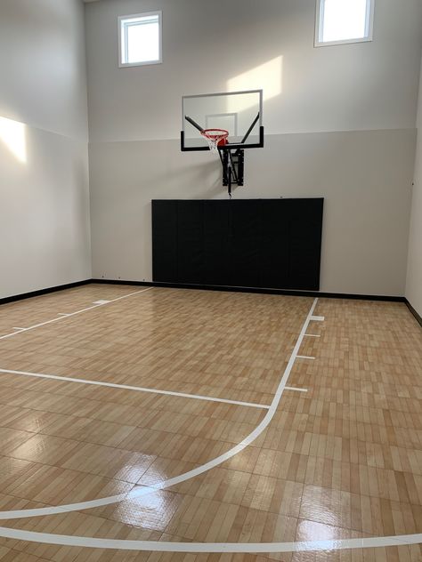 Aesthetic Basketball Court, Basketball Court Wallpaper Aesthetic, Indoor Basketball Court Aesthetic, Basketball Court Night Aesthetic, Full Size Indoor Basketball Court, Home Basketball Court, Basketball Room, Indoor Basketball Court, Indoor Basketball