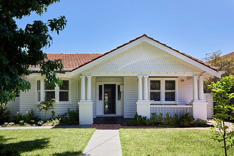 Hide House by Mani Architecture Bungalow Aesthetic, Bungalow Facade, Wooden Extension, Californian Bungalow, 1920s Bungalow, City Of Melbourne, Windsor House, Front Verandah, Melbourne Suburbs