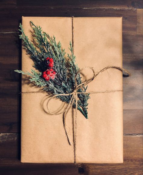 Parchment Paper Gift Wrapping, Xmas Aesthetic, Brown Paper Wrapping, Paper Gift Wrapping, Boho Christmas Tree, Holiday Wrapping, Paper Bouquet, Holiday Wrap, Paper Wrapping