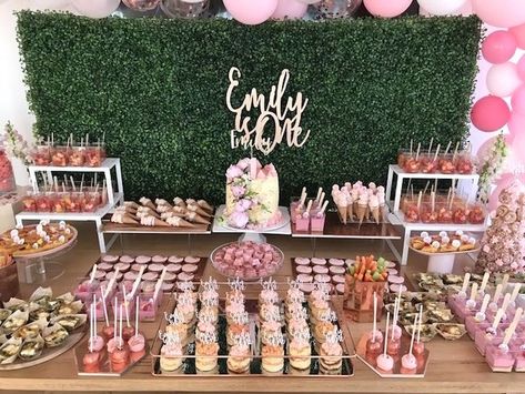 21st Sweet Table Ideas, 21st Dessert Table, Pink Food Table Decor, Quince Food Ideas Dessert Tables, Sweet Sixteen Dessert Table Ideas, Sweet Sixteen Dessert Table, Dessert Table Sweet 16, Dessert Table Quince, Sweet 16 Sweet Table Ideas