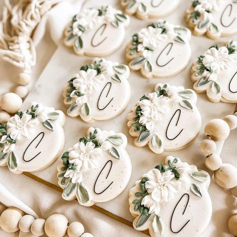 Kyrsten's Sweet Designs | Wedding Cake & Cookie Designer (@k_sweetdesigns) • Instagram photos and videos Winsome Floral, Initial Cookies, Desert Tables, Wedding Cake Cookies, Cake Cookie, Instagram C, Hawaii Wedding, Custom Cookies, Monogram Initials