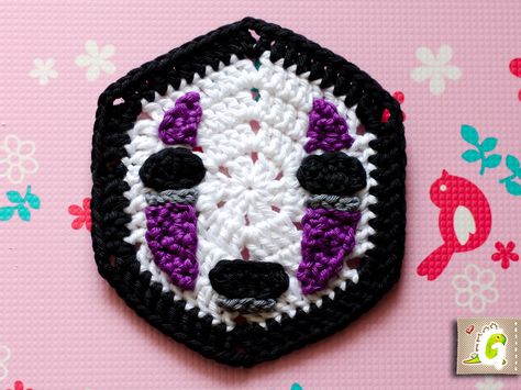 Studio Ghibli hexagon: No-face - free crochet pattern in English or German at GROAAAR by anjizilla Studio Ghibli Granny Square, Ghibli Crochet Pattern Free, Studio Ghibli Crochet Pattern Free, Studio Ghibli Crochet, Funky Blanket, Ghibli Crochet, Crochet Nerd, Fantasy Crochet, Crochet Charms