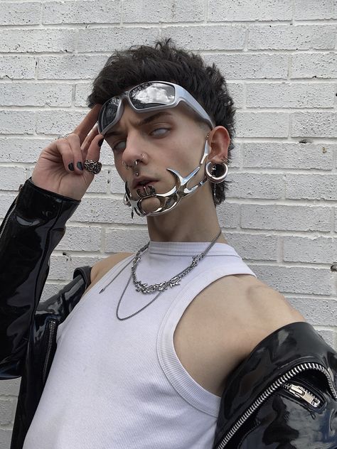 Futurism Outfit, Alien Rave Outfit, Cyberpunk Outfit, Alien Face, Face Jewellery, Layered Chain, Layered Chain Necklace, Cyberpunk Fashion, Futuristic Fashion