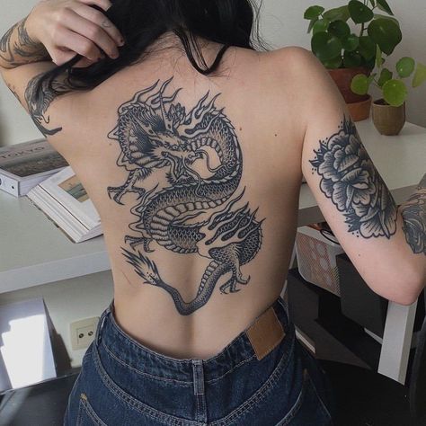 ｓｈｉｎｉｇａ ｍｉ on Twitter: "… " Woman With Tattoos, Backpiece Tattoo, Dragon Tattoo For Women, Inspiration Tattoos, Geniale Tattoos, Fashion Drawings, Dope Tattoos For Women, Stylist Tattoos, Back Tattoo Women