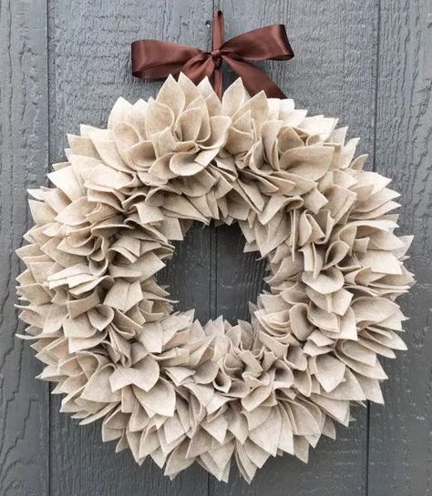 30+ Beautiful DIY Thanksgiving Wreath Ideas for your front door Neutral Holiday Decor, Fall Ornaments, Fall Decor Wreaths, Fall Thanksgiving Wreaths, Felt Wreath, Fall Decor Inspiration, Oatmeal Cookie, Felt Leaves, Diy Thanksgiving