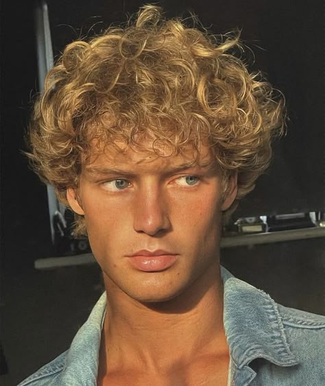 Curly Blonde Hairstyles, Trendy Curls, Dark Skin Blonde Hair, Casual Curls, Bleached Hair Men, Blond Hairstyles, Men Blonde Hair, Blonde Hair Boy, Olive Skin Tone