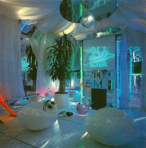 home theater of the future as imagined 20 years ago Vaporwave Room, Exterior Entryway, 80s Interior, Retro Interior Design, Retro Interior, Aesthetic Rooms, Retro Home Decor, The Ceiling, Retro Home