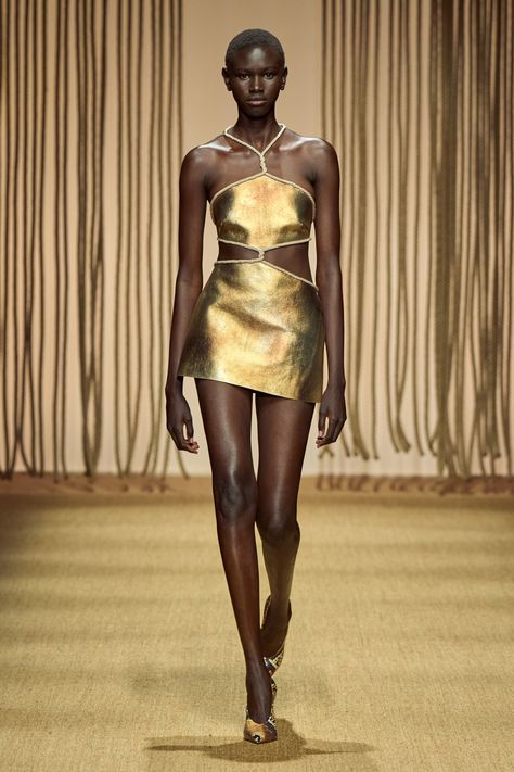 Roberto Cavalli Spring 2025 Ready-to-Wear Collection | Vogue Fashion Through The Decades, Roberto Cavalli Dress, Runway Fashion Couture, African Models, Milano Fashion Week, Creation Couture, Mood Board Fashion, Spring Fashion Trends, Summer Fashion Trends