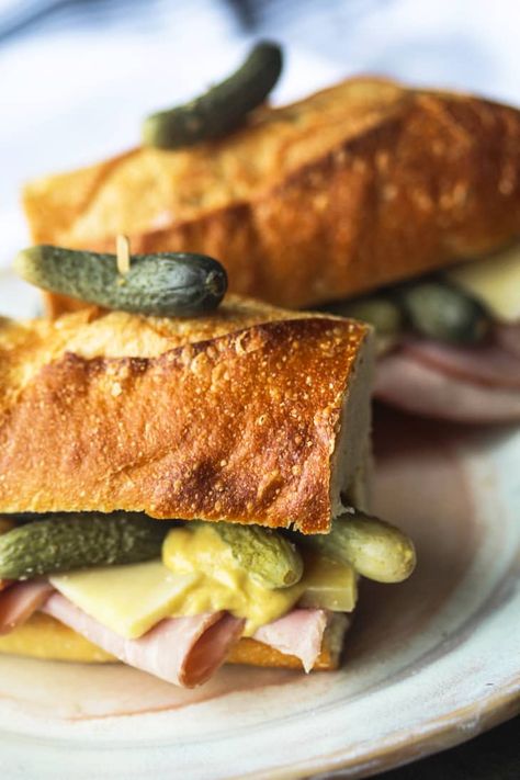 Ham And Cheese Baguette, Baguette Recipes, Cheese Baguette, French Sandwich, Baguette Sandwich, Baguette Recipe, Ham Sandwiches, Deli Ham, Sliced Ham