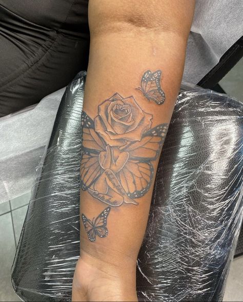 Jamaican Tattoos Ideas For Women, Thigh Tats For Women Butterfly, Medium Arm Tattoos For Women, Medium Tattoos For Black Women, Beauty Tattoo Ideas, Rose And Butterfly Tattoo Thigh Piece, Butterfly Tattoo Black Women Arm, Medium Tattoo Ideas, Butterfly Tattoo On Dark Skin