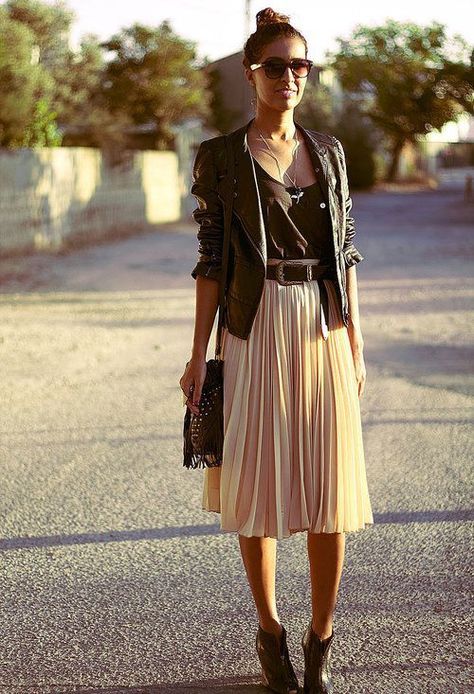 Master the effortlessly chic look in a black leather moto jacket and a cream pleated midi skirt. This outfit is complemented perfectly with dark brown leather wedge ankle boots.   Shop this look on Lookastic: https://lookastic.com/women/looks/biker-jacket-tank-midi-skirt/18165   — Dark Brown Sunglasses  — Black Leather Biker Jacket  — Black Tank  — Dark Brown Leather Belt  — Dark Brown Fringe Crossbody Bag  — Beige Pleated Midi Skirt  — Dark Brown Leather Wedge Ankle Boots How To Wear A Pleated Skirt, Pleated Skirt Outfit Ideas, How To Wear Belts, Mango Skirts, Rok Outfit, Pleated Skirt Outfit, Trendy Skirts, Looks Street Style, Outfit Trends