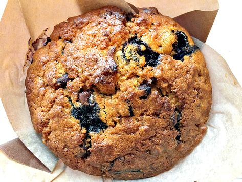 Honey Blueberry Oat Muffins. Is there anything more comfort food than this?  My son was craving blueberry muffins, but with our new Mediterranean diet way of eating, I am trying to limit sugar in my family’s diet.  With a few substitutions, I created this honey Blueberry Oat Muffin recipe as a deliciously indulgent alternative to baked goods filled with refined sugar and few nutrients.  Fresh blueberries are healthy and naturally sweet and make a great addition to muffins and qui Blueberry Muffin Recipe Healthy, Blueberry Oat Muffins, New Mediterranean, Mediterranean Breakfast, Healthy Blueberry Muffins, Blueberry Oat, Pumpkin Chocolate Chip Bread, Oat Muffins, Muffin Recipes Blueberry