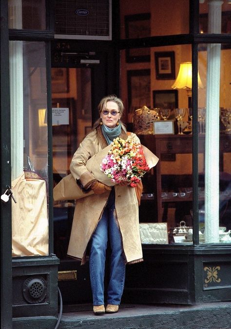 Sunday Flowers, Nancy Meyers Movies, Nancy Meyers, Autumn In New York, Fall Inspo, Meryl Streep, Girly Pictures, Fashion Mistakes, Autumn Aesthetic