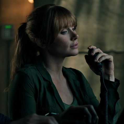 claire dearing Jurassic World Claire And Owen, Claire And Owen, Jurassic World Claire, Brice Dallas Howard, Traveler Aesthetic, Bryce Howard, John Hammond, Claire Dearing, Jurassic World 3