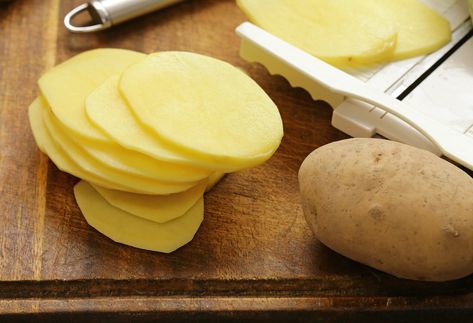 How to Keep Peeled Potatoes From Turning Brown: 3 Methods Ham Glaze Recipe, How To Make Potatoes, Ham Glaze, Holiday Feast, Baby Potatoes, Glaze Recipe, Peeling Potatoes, Savoury Dishes, Kitchen Hacks