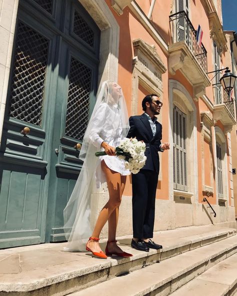 Mediterranean Wedding, Courthouse Wedding, Civil Wedding, Dress Designer, Wedding Seating, Beauty And Fashion, Short Wedding Dress, Harpers Bazaar, Tea Length