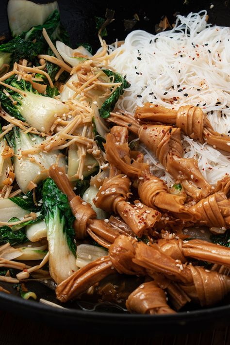 Stir fried bok choy with enoki mushrooms and tofu knots and rice vermicelli. Tofu Knots, Fried Enoki Mushroom, Enoki Mushroom Recipe, Dried Tofu, Enoki Mushrooms, Mushroom Stir Fry, Rice Vermicelli, Easy Meals For Kids, Healthier Eating