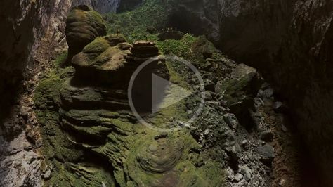 Experience the world's largest cave, Vitenam's Hang Son Doong, from a quadcopter's POV. The video was filmed by Ryan Deboodt near the entrance and the first and second dolines (skylights), w... Hang Son Doong Cave Vietnam, Son Doong Cave Vietnam, Hang Son Doong Cave, Cave Video, Son Doong Cave, Vietnam History, Beautiful Places In The World, Dream Destinations, Bbc News