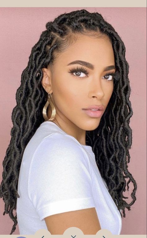 Tranças Faux Locs, Crochet Locs, Curly Faux Locs, Natural Locs, Crochet Faux Locs, Faux Locs Hairstyles, Box Braids Hairstyles For Black Women, Cute Box Braids Hairstyles, Goddess Hairstyles