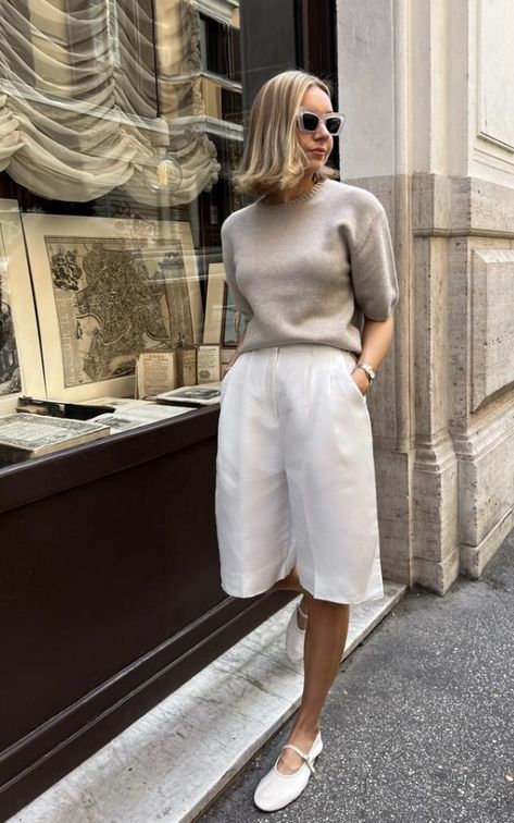 Bermuda Shorts Outfit Women, Corporate Baddie Outfits, Corporate Baddie, Baddie Vibes, Baddie Style, Minimalist Fashion Women, Tailored Clothes, Professional Clothing, Shorts Outfits Women