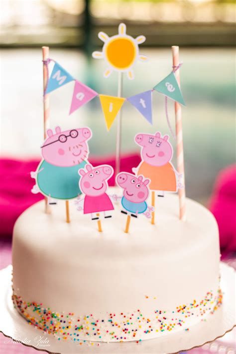 Pepa Pig Cake Ideas, Picnic Ideas Romantic, Pig Birthday Decorations, Bolo Da Peppa Pig, Peppa Pig Birthday Decorations, Peppa Birthday, Peppa Pig Birthday Party Decorations, Greta Gris, Picnic Parties