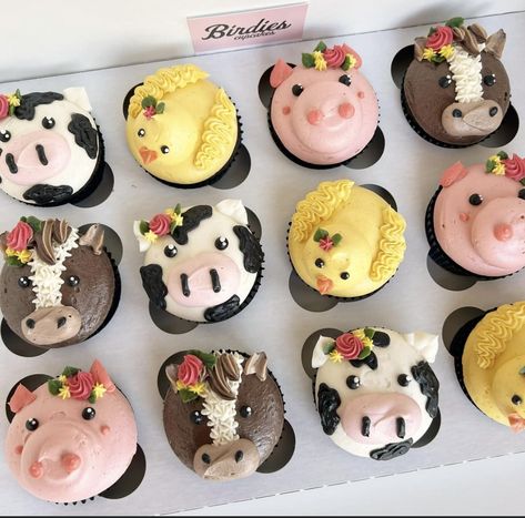 Animal Theme Cupcakes, Cute Animal Cupcakes, Farm Cupcakes, Animals Cupcakes, Tractor Cupcakes, Cow Cupcakes, Cupcake Decorating Ideas, Farm Animal Cupcakes, Funny Cupcakes