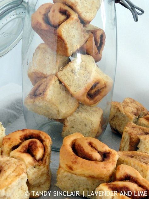 These cinnamon bun rusks are a result of craving cinnamon buns and having to deal with the leftovers. The idea is not my own. Yoghurt Dip, Caramelised Apples, Cinnamon Recipes, Cinnamon Bun, Cinnamon Milk, The Leftovers, Best Of Both Worlds, Baking Tins, Cinnamon Buns