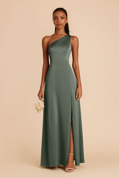 Hairstyles For Cowl Neck Dress, Braidsmaid Outfits Style, Braidmaids Dresses, Outfit Grado, Sage Green Gown, Elegant Formal Dresses, Convertible Bridesmaid Dress, Animal Doodles, Green Gown