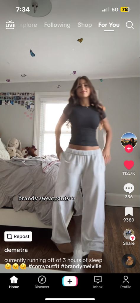 Brandy Grey Sweatpants Outfit, Flair Sweatpants Outfit, Gray Sweats Outfit, Brandy Melville Sweatpants Outfit, Brandy Sweatpants Outfit, Brandy Sweatpants, Gray Sweatpants Outfit, Brandy Melville Outfits, Fits Ideas