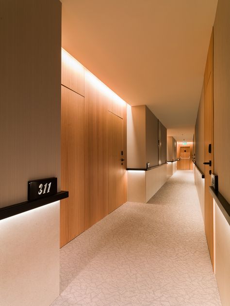 Apartment Entry Door, Hotel Corridor Design, Hotel Doors Design, Hotel Modern, Apartment Lobby, Hotel Corridor, Hotel Hallway, Corridor Design, Rosewood Hotel