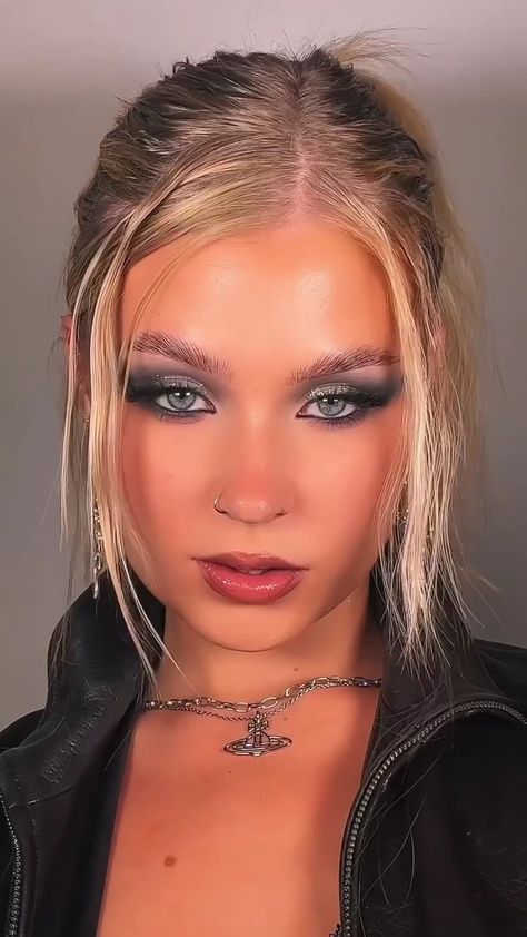 Reputation Inspired Photoshoot, Rock Roll Makeup, Arctic Monkeys Makeup Looks, Taylor Swift Reputation Eye Makeup, Reputation Hair And Makeup, Reputation Taylor Swift Aesthetic Makeup, Taylor Swift Reputation Makeup Looks, Alternative Concert Makeup, Rocker Gf Makeup