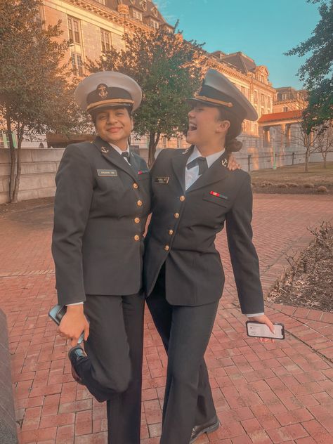 Us Navy Uniform Women, Njrotc Aesthetic, Naval Academy Aesthetic, Female Navy Officer, Us Navy Women, Go Navy Beat Army, Pilot School, Navy Aesthetic, Coast Gaurd