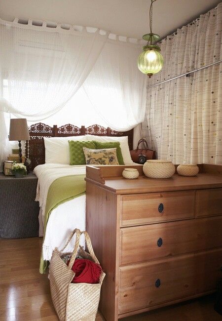 Bedroom ideas Dresser In Front Of Bed, Creative Small Bedroom, Small Bedroom Design Ideas, Bedroom Ikea, Lovely Bedroom, Minimalist Bedroom Design, Small Bedroom Designs, Bedroom Design Ideas, Woman Bedroom