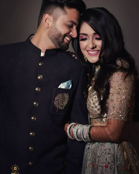 Wedding Reception Portraits, Engagement Photography Poses Indian Couple, Engegment Pose, Indian Engagement Photos, Engagement Portraits Poses, Reception Couple, Indian Wedding Poses, Love Memories, Indian Wedding Photography Couples