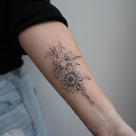 Cover Up Tattoo Design, Sunflowers And Lilies, Tattoo Ideas Unique, Flower Bouquet Tattoo, Tattoo Design Tattoo, Leopard Tattoos, Small Girly Tattoos, Bouquet Tattoo, Forarm Tattoos