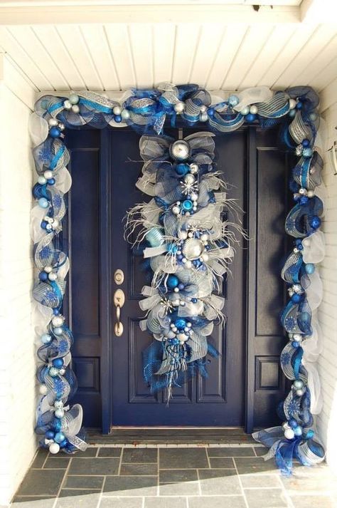 Blue Christmas Tree Ideas, Blue Christmas Tree Decorations, Blue Christmas Decor, Silver Christmas Decorations, Blue Christmas Tree, Gold Christmas Decorations, Navy Colour, Christmas Tree Inspiration, Christmas Porch Decor