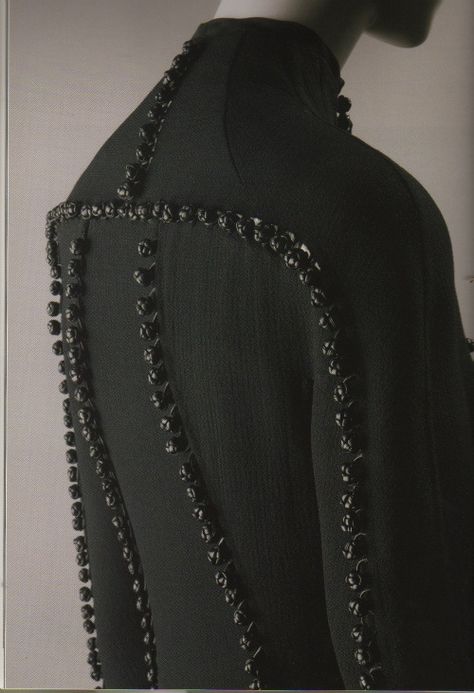 leather detail Ralph Rucci, Detail Couture, Embellished Jacket, Design Textile, Couture Details, Clothing Details, Jacket Design, Dark Fashion, Mode Inspiration