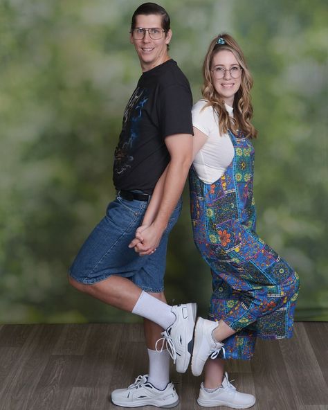 80s Family Photos, Silly Couple Poses, Silly Photoshoot, Jcpenny Photos, Akward Family Photos, Awkward Family Photos Christmas, Awkward Couple, Awkward Family Pictures, Funny Couple Photos