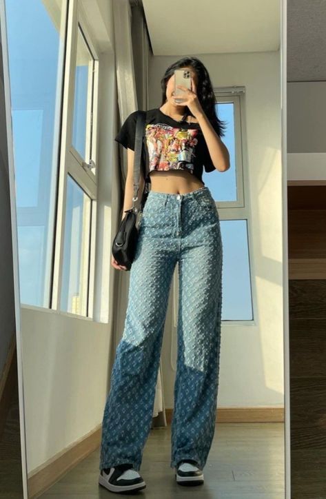 Checkered Jeans, Blue Plaid Pants, Denim Jeans Outfit, Outfits 2022, Fit Ideas, Asian Outfits, Kpop Fashion Outfits, Plaid Pants, Japan Fashion