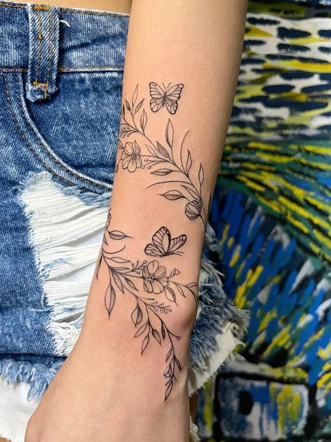 Connecting Tattoos, Around Arm Tattoo, Cowgirl Tattoos, Basic Tattoos, Tiny Wrist Tattoos, Mommy Tattoos, Tattoos For Women Flowers, Petite Tattoos, Forearm Tattoo Women