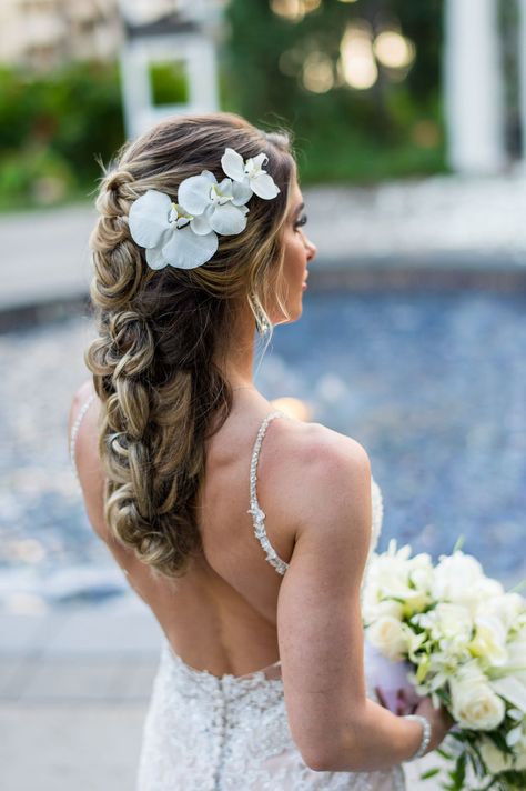 Wedding Hair style for a Maui Beach Wedding at the Fairmont Kai Lani, Maui, Hawaii Hawaii Wedding Hair Flowers, Hawaii Hairstyle, Maui Wedding Dress, Hawaii Hair, Maui Beach Wedding, Hawaiian Hairstyles, Maui Elopement, Bridal Updos, Lgbtq Weddings