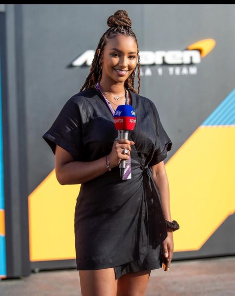 Naomi Schiff F1, Black Journalist Aesthetic, Sports Journalism Aesthetic F1, Sports Career Aesthetic, Tv Presenter Aesthetic, Broadcast Journalism Aesthetic, Women In Sports Journalism, Communications Major Aesthetic, Sports Journalism Aesthetic