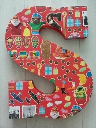 Etalage / Decoratie / Verzameling | Sinterklaasmijnhobby.nl Letter S, Travel Pillow, Pillows