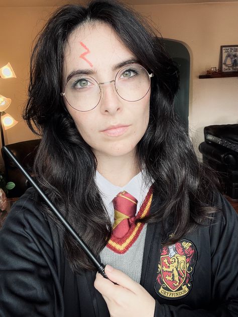 Female Harry Potter Halloween Costume Female Harry Potter Costume, Female Harry Potter, Harry Potter Halloween Costumes, Harry Potter Bday, Costume Carnaval, Fantasy Party, Harry Potter Halloween, Harry Potter Costume, Harry Potter Outfits